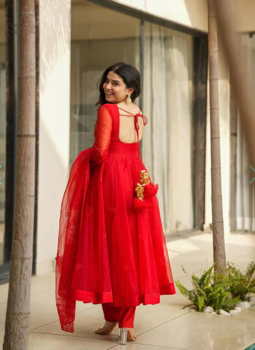 Grace in Motion: The Elegance of Red