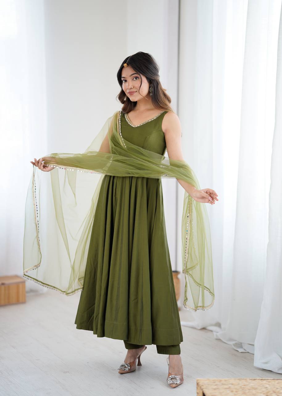 Elegant Black Ethnic Wear for Any Occasion