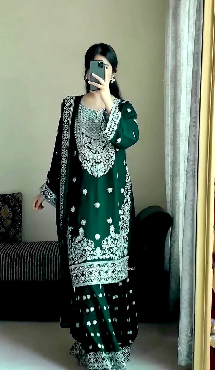 Elegance in Emerald: Traditional Chic