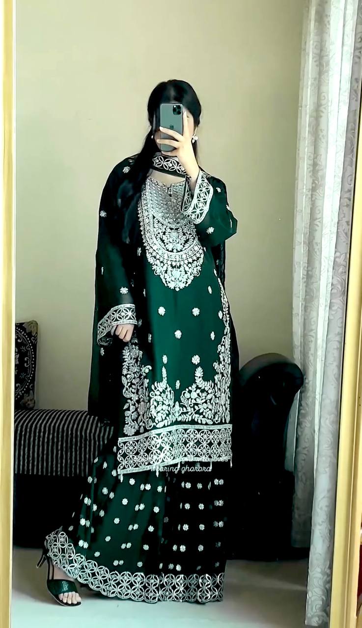 Elegance in Emerald: Traditional Chic