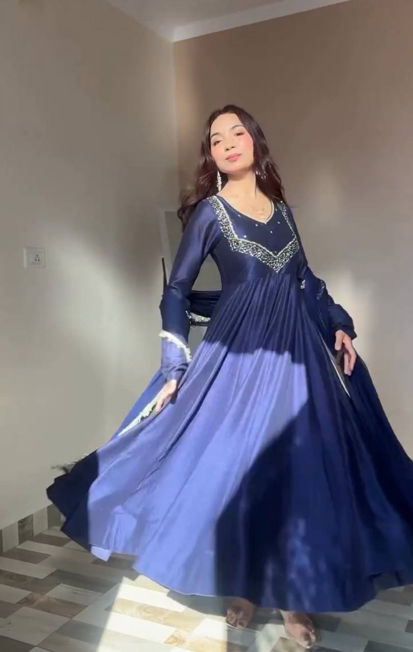 NEW ĐĚSIGNER PARTY WEAR LOOK GOWN WITH PANT