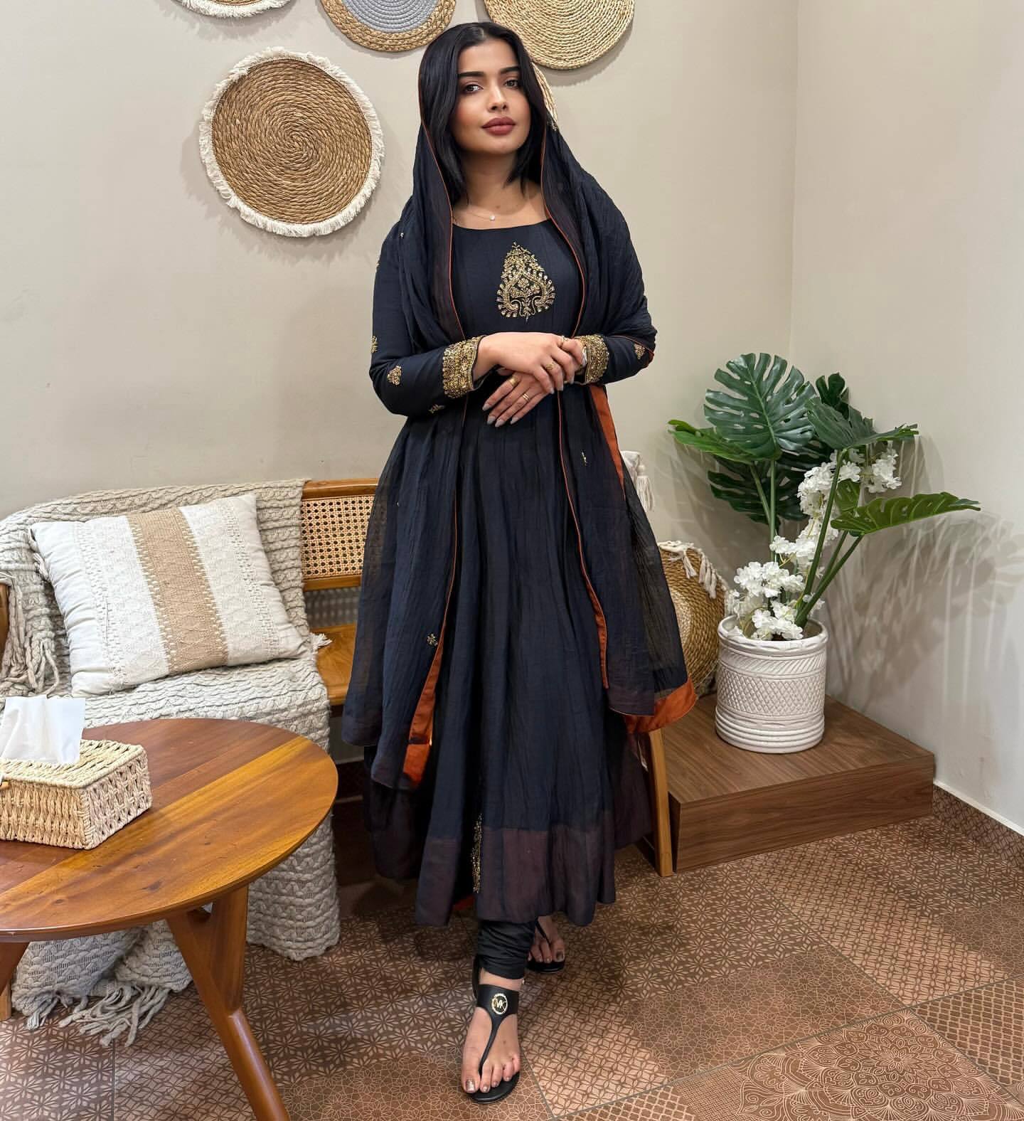Graceful Black Attire: Tradition Meets Modern Style