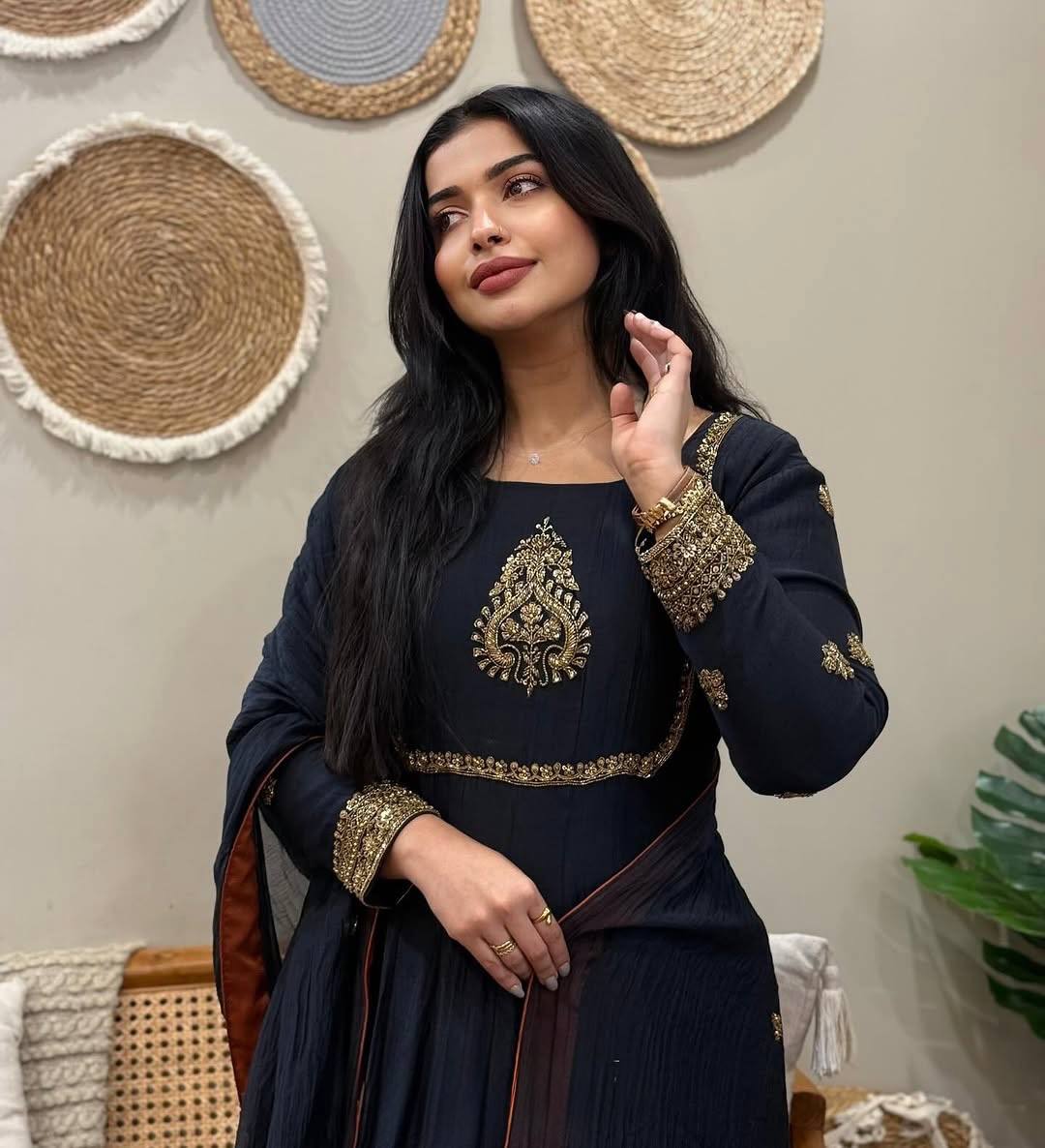 Graceful Black Attire: Tradition Meets Modern Style