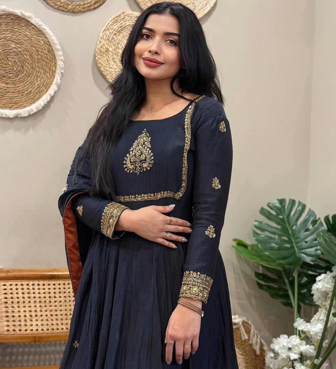 Graceful Black Attire: Tradition Meets Modern Style