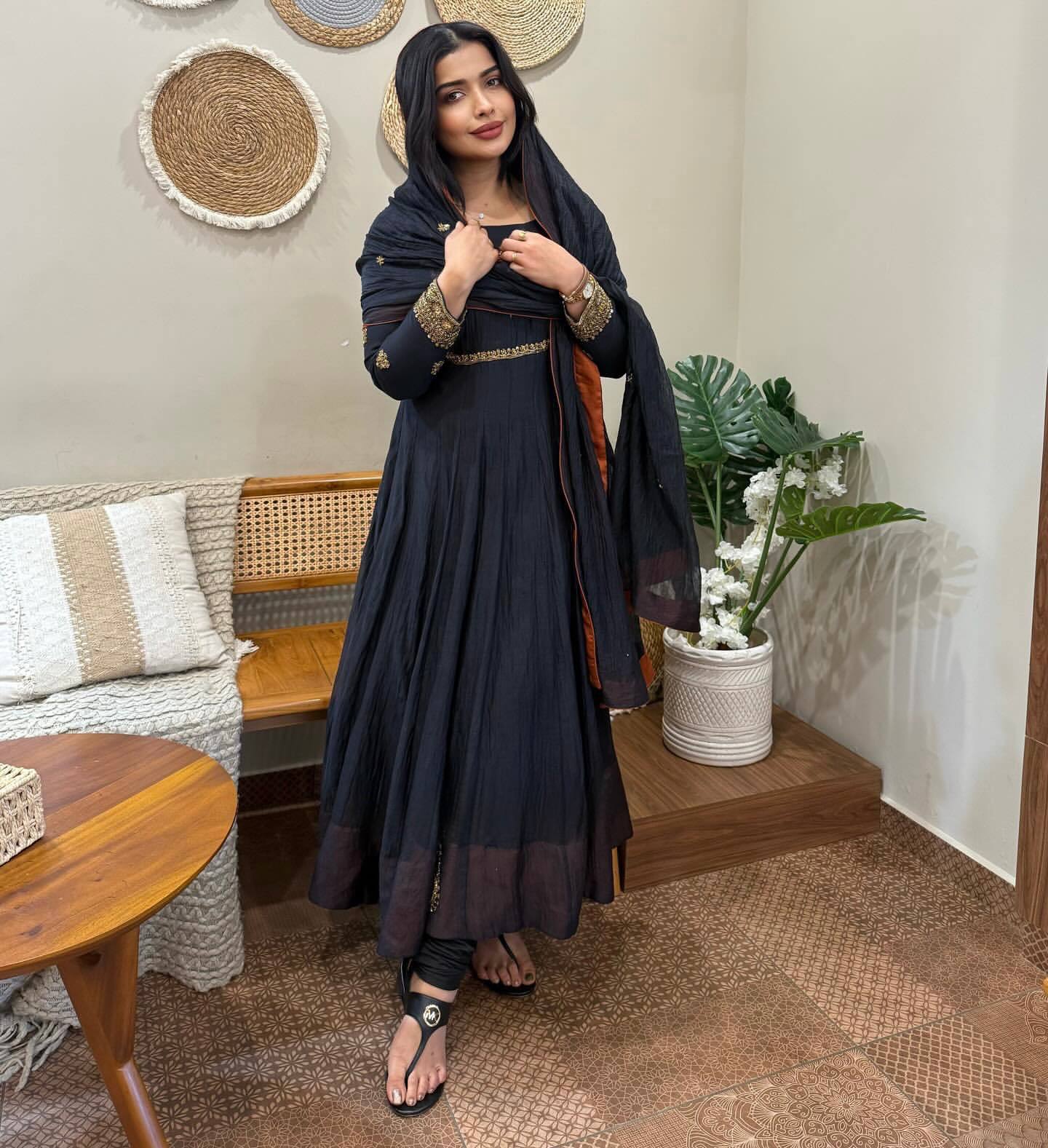 Graceful Black Attire: Tradition Meets Modern Style