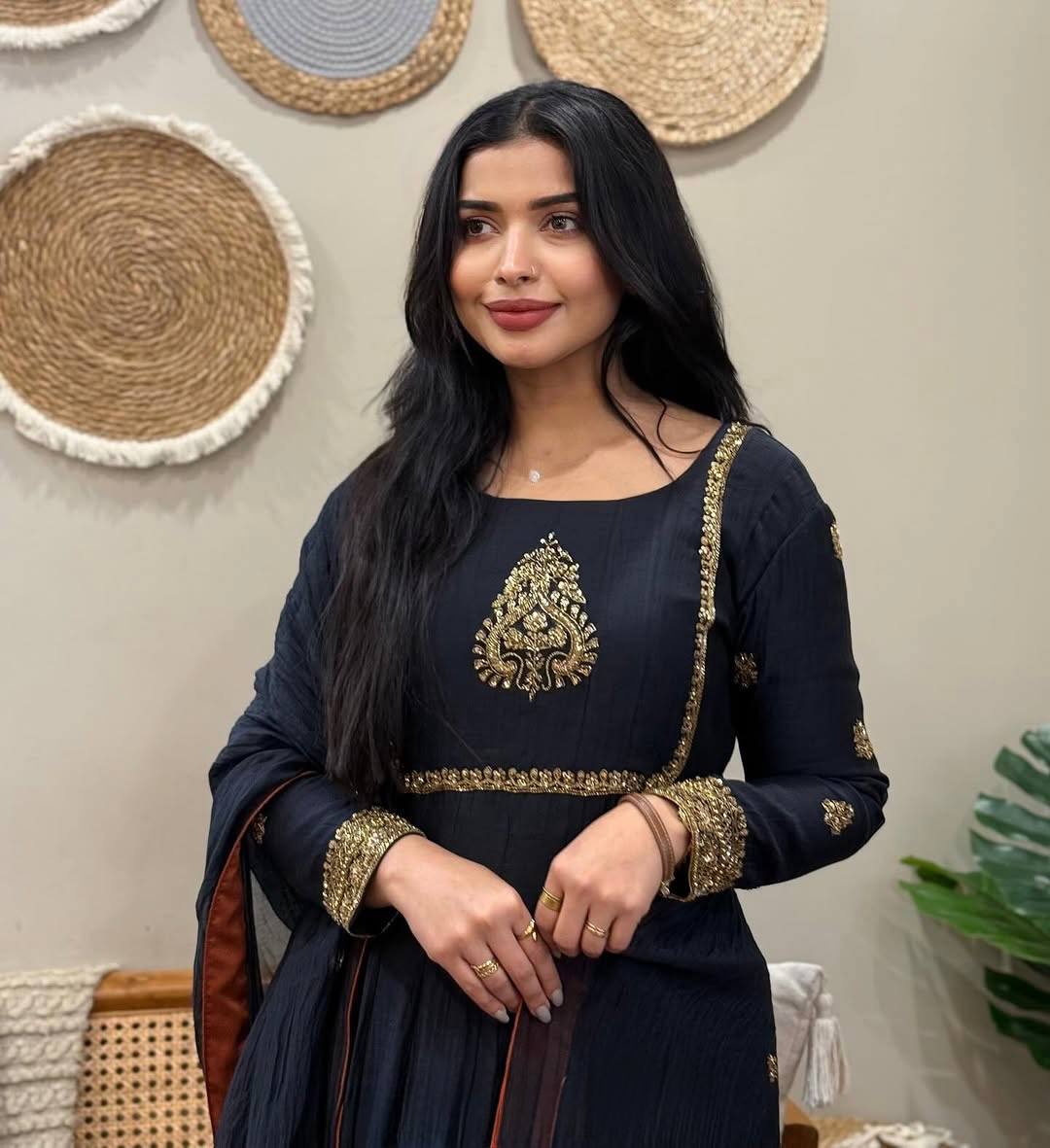 Graceful Black Attire: Tradition Meets Modern Style