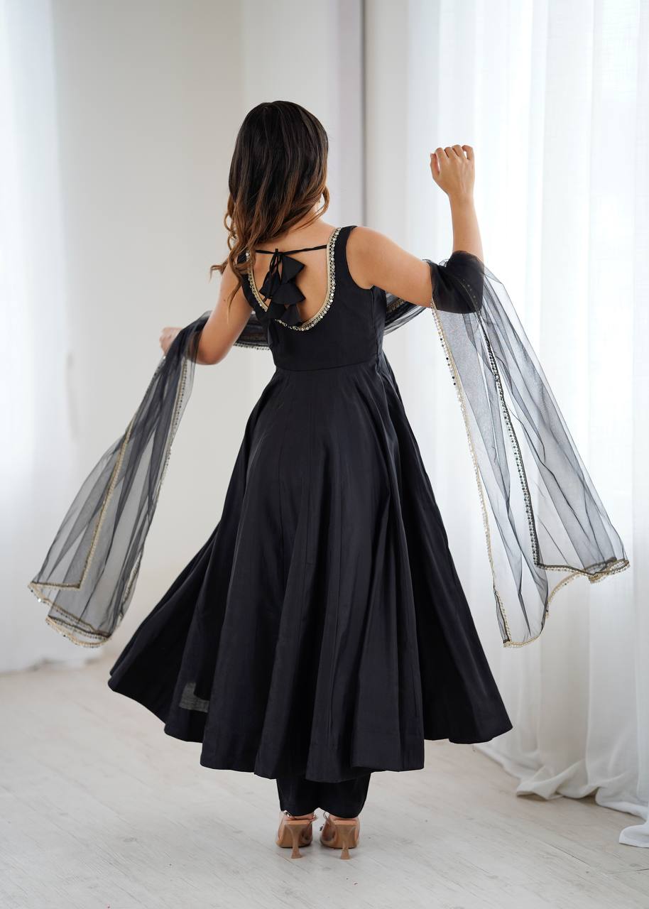 Elegant Black Ethnic Wear for Any Occasion