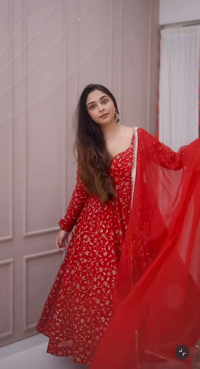 Vibrant Red Attire for Festive Occasions