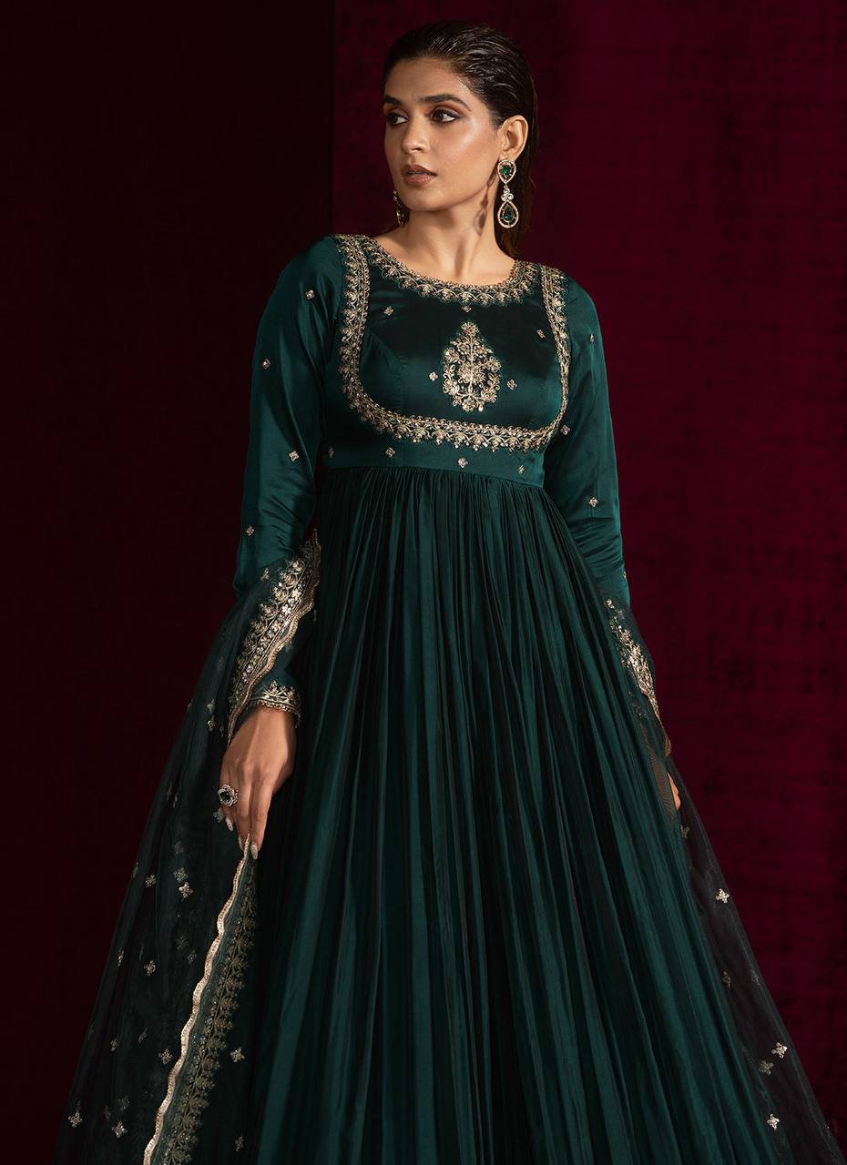 Elegance in Emerald: Timeless Charm
