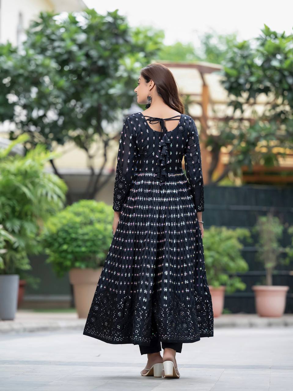 PREMIUM & LUXURIOUS DESIGNER READYMADE KALI CUT  ANARKALI SUIT COLLECTION