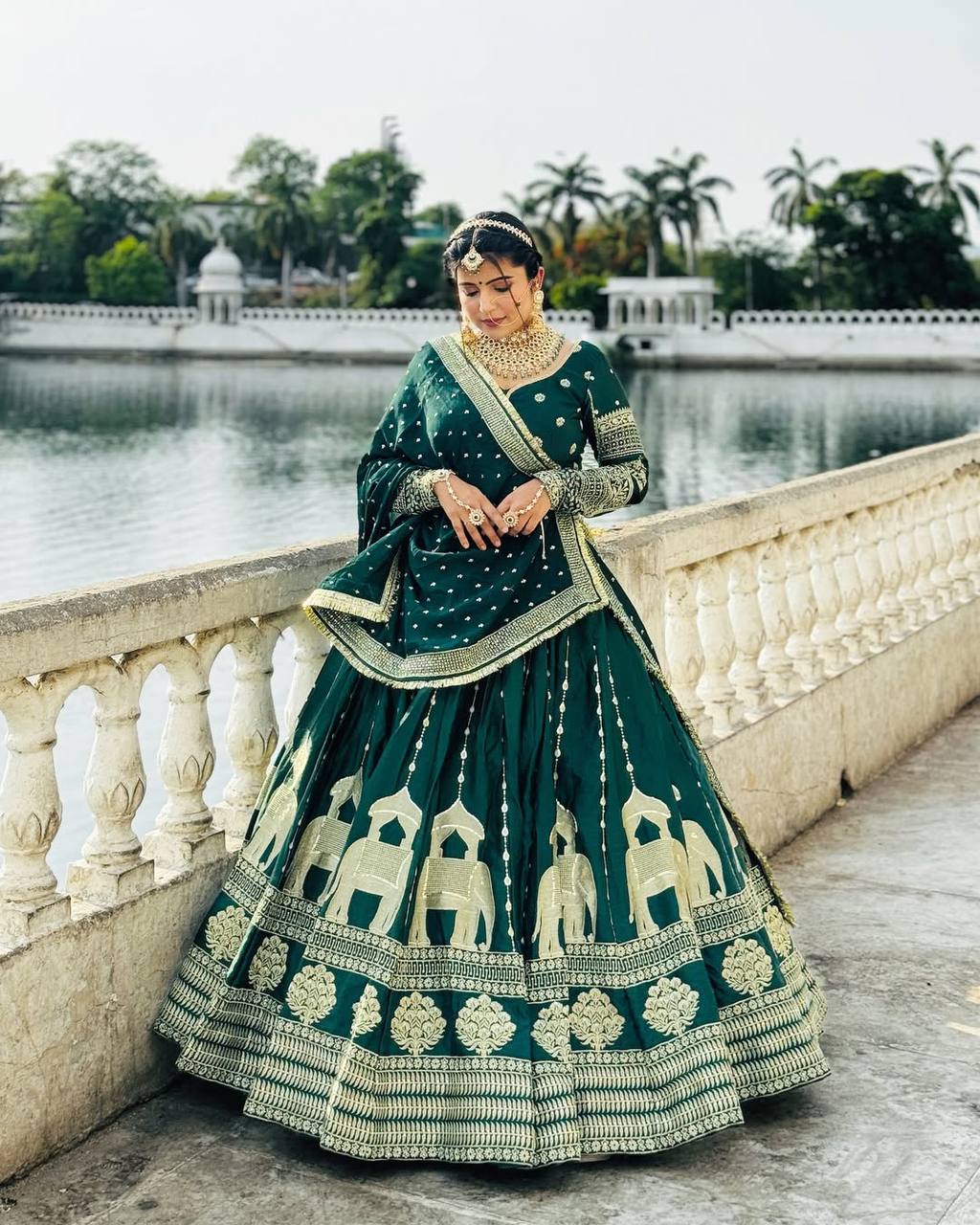 Vibrant Threads of Cultural Splendor