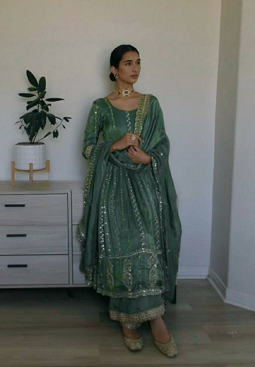 Sparkling Serenity: The Perfect Ensemble